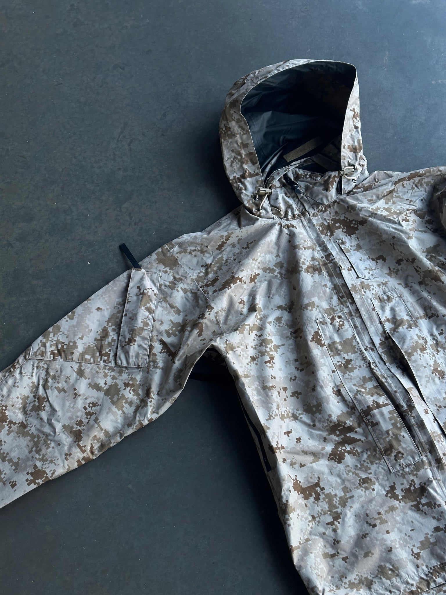 Camo Goretex Windbreaker L