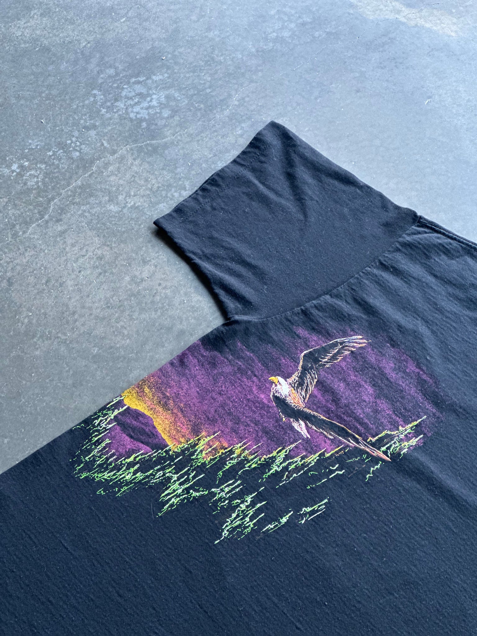 Vintage Eagle Wrap-around Graphic Tee L