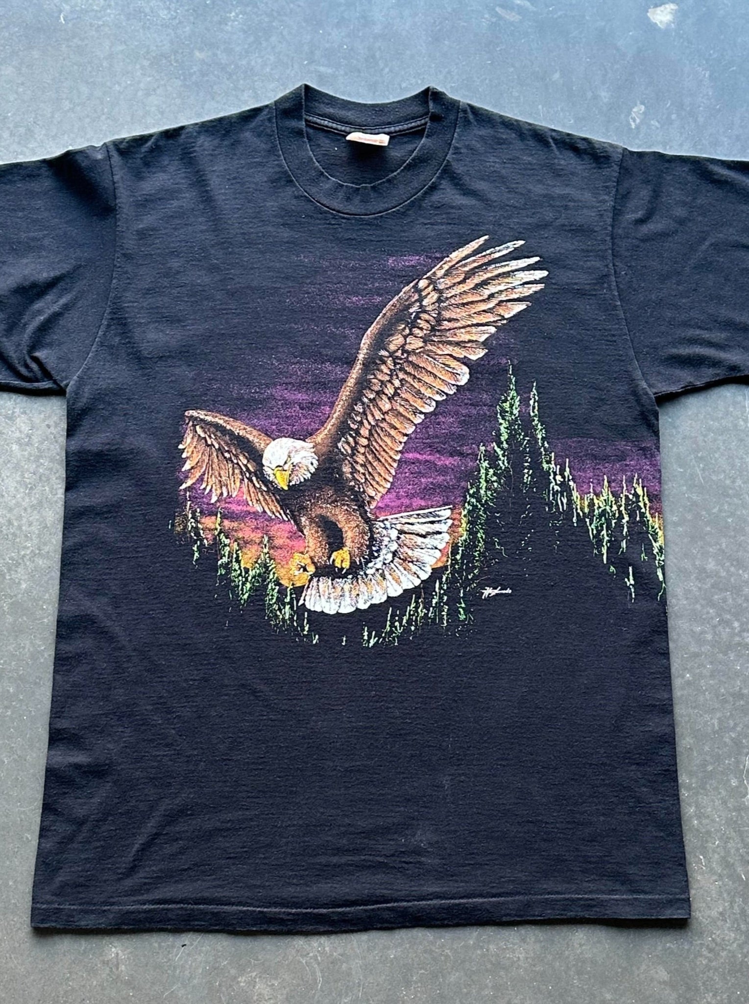 Vintage Eagle Wrap-around Graphic Tee L