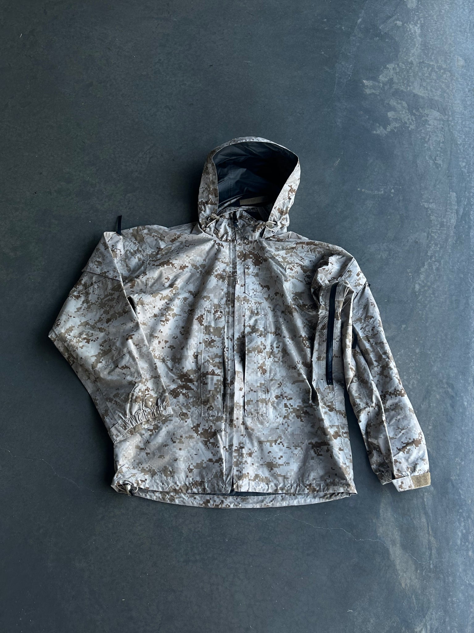 Camo Goretex Windbreaker L