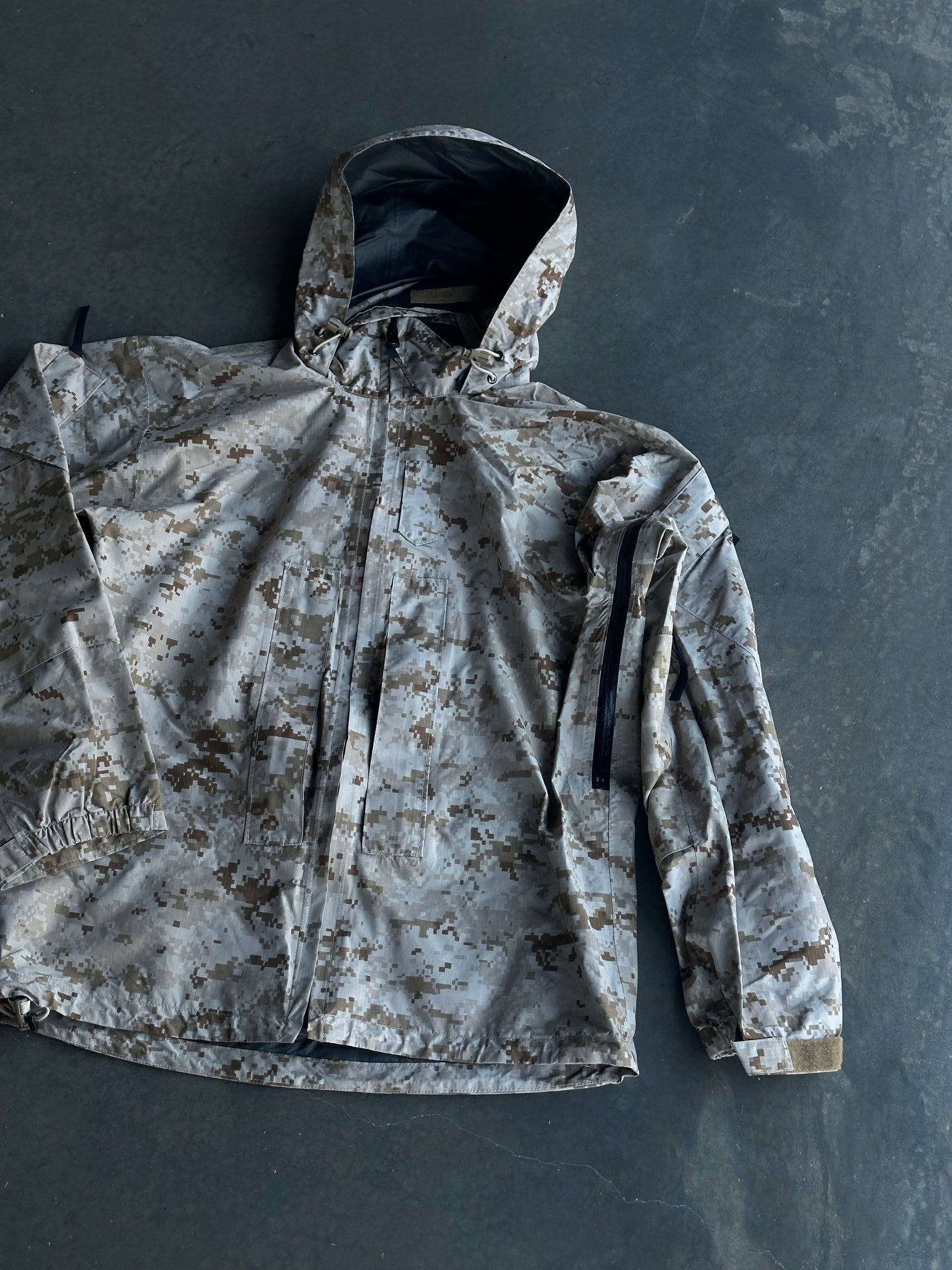 Camo Goretex Windbreaker L