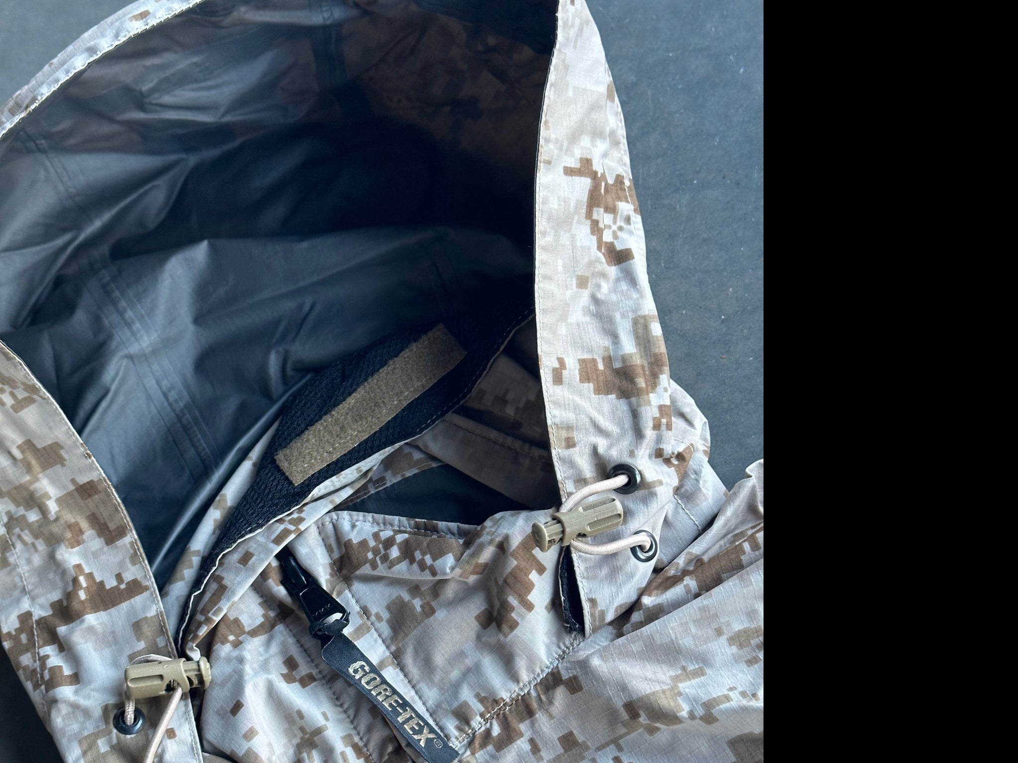 Camo Goretex Windbreaker L