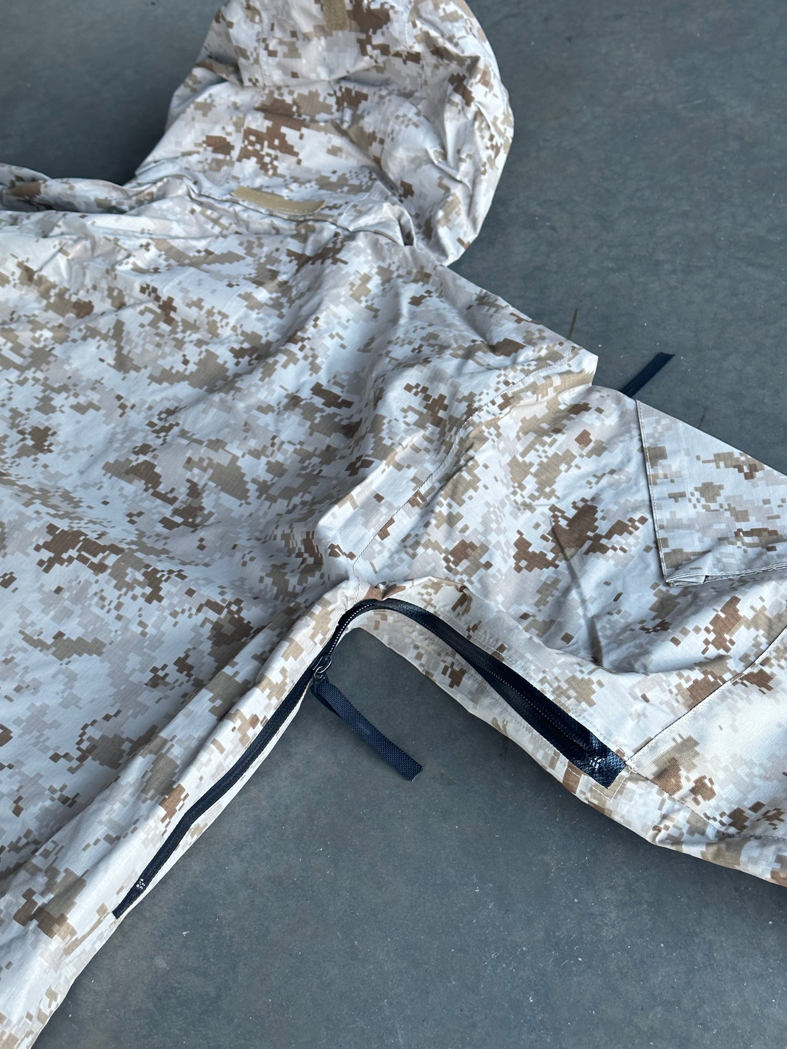 Camo Goretex Windbreaker L