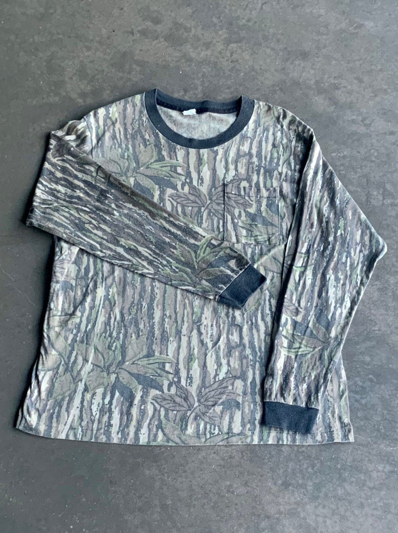 Vintage Real Tree Long Sleeve L