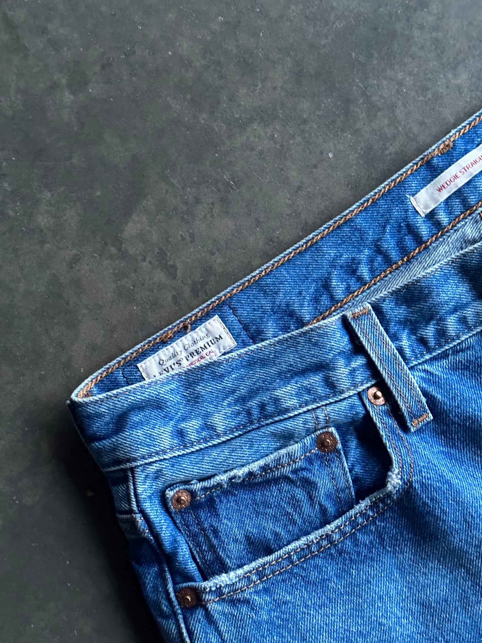 Levis Straight Leg Jeans L