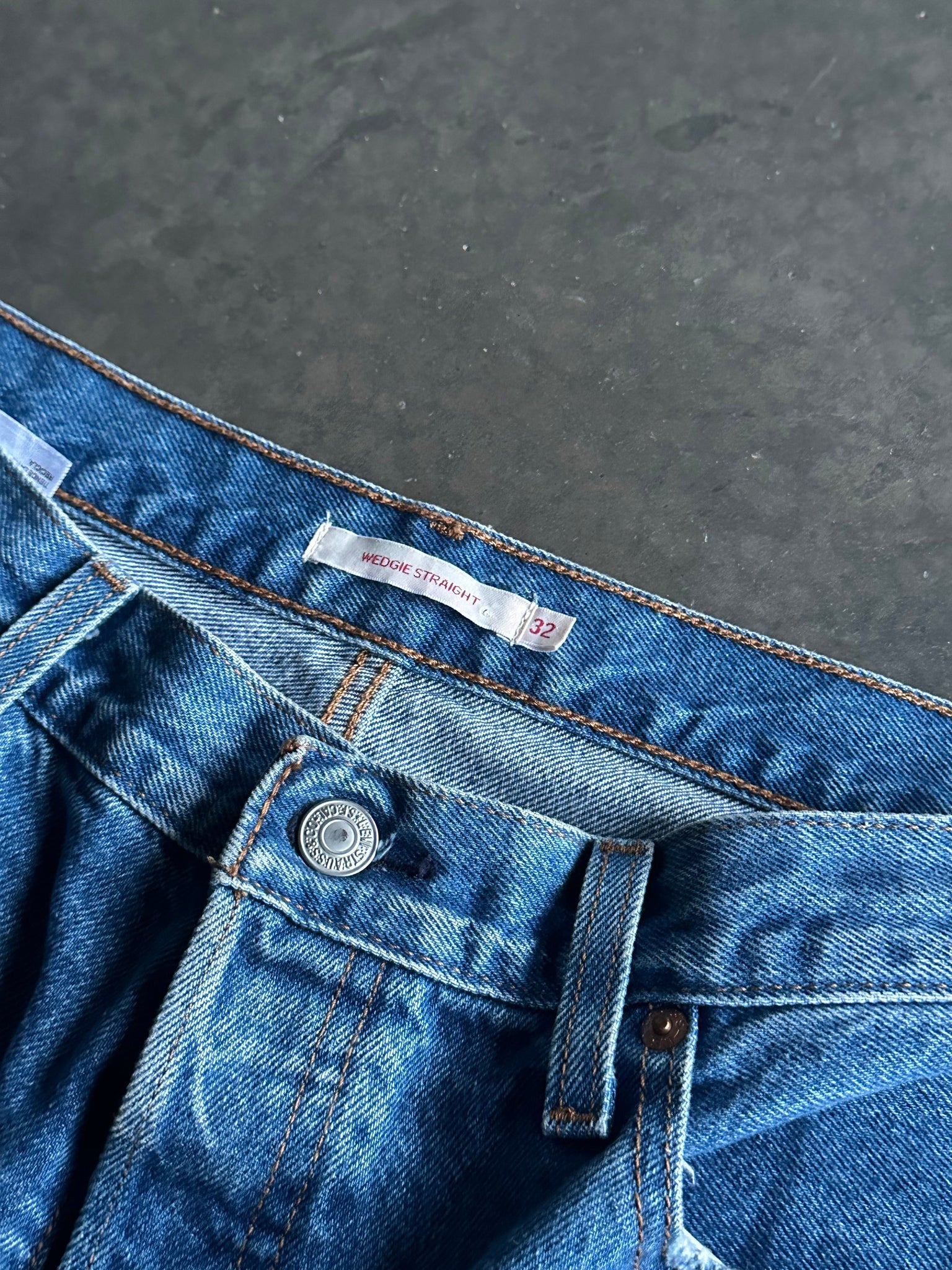 Levis Straight Leg Jeans L