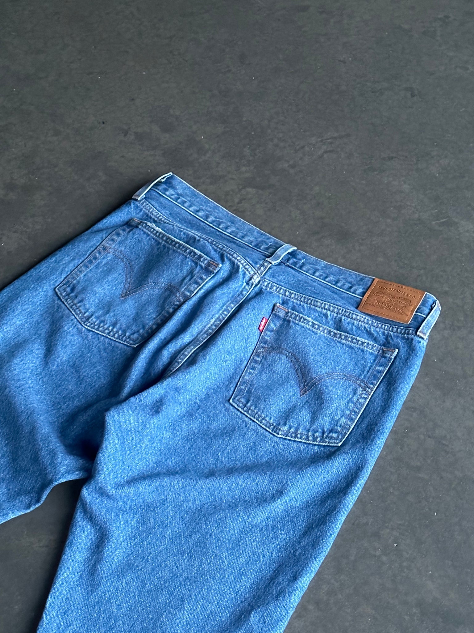 Levis Straight Leg Jeans L